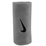 Abbigliamento Nike Nike Swoosh Doublewide Polsino Anti Sudore Confezione Da 2-Grigio Chiaro,Nero