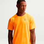 Abbigliamento da tennis Nike Nike Carlos Alcaraz Court Dri-Fit Advantage Maglietta Uomini-arancione